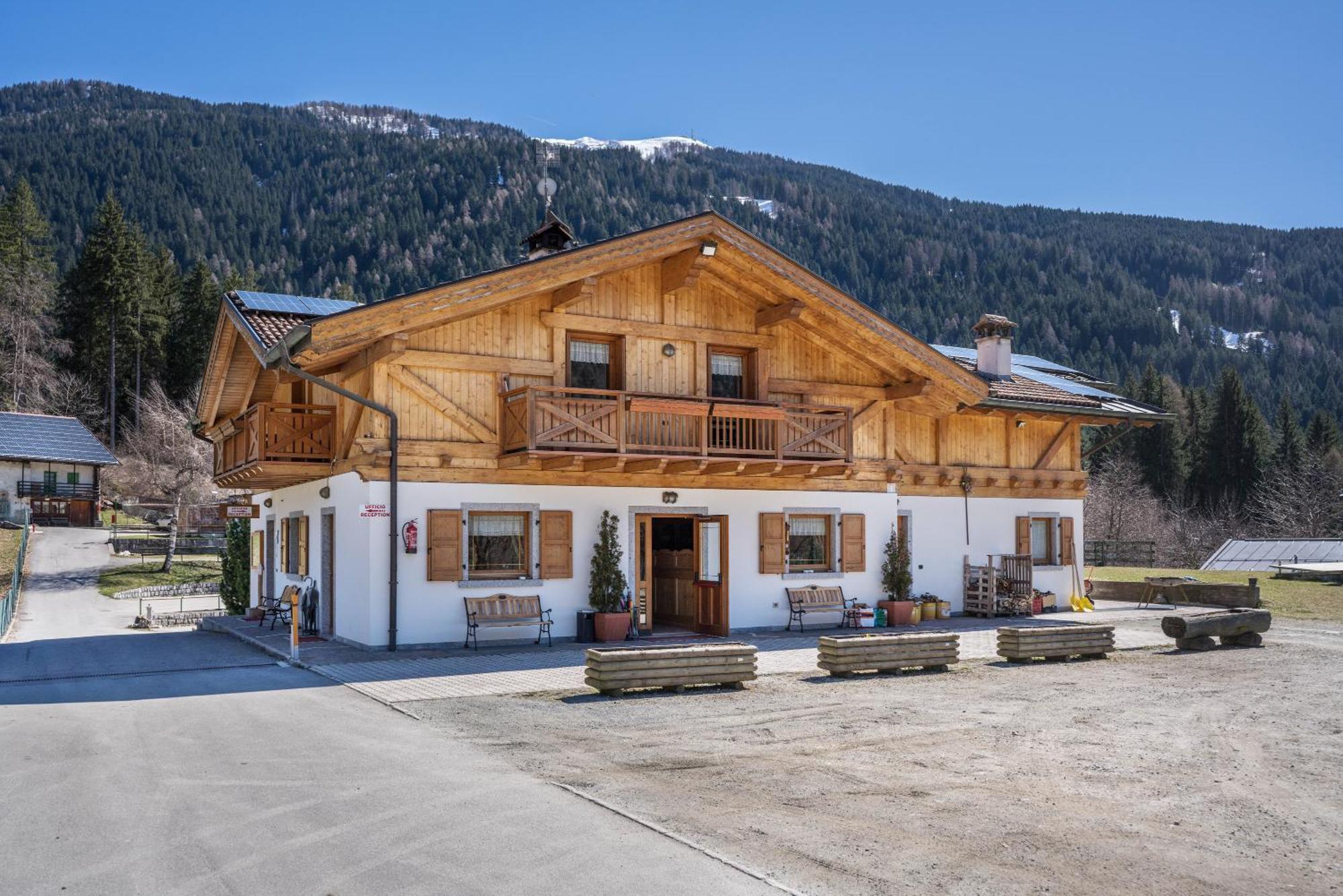 Chalet Camping Fae 1 Мадонна-ди-Кампильо Экстерьер фото